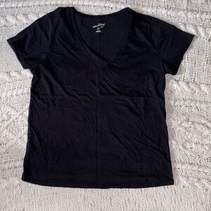 Universal Thread Black Vneck Short Sleeve T-Shirt